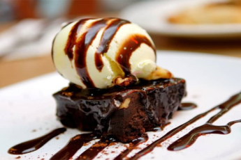 CHOCOLATE BROWNIE WITH VANILLA ICE CREAM